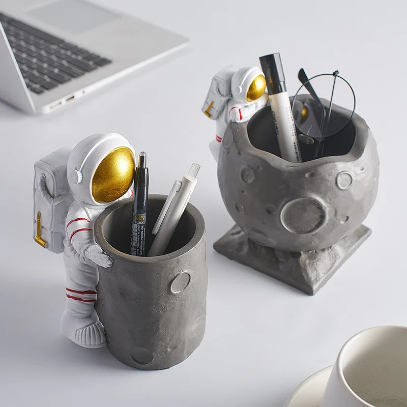 Astronaut Office Pen Holder - Image 3